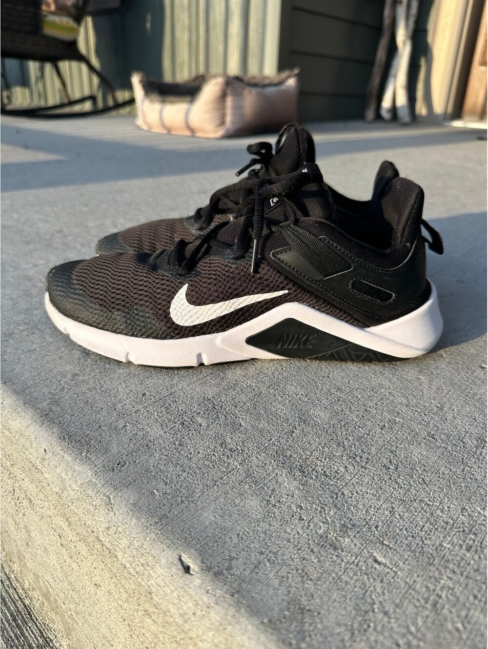 Nike Legend Essential Women’s Size 9.5 Black White Training Shoes CD0212-001